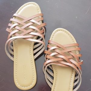Old navy sandals size 7